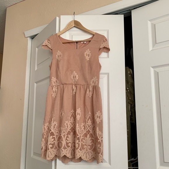 Blush rose pink lace dress - Picture 1 of 5
